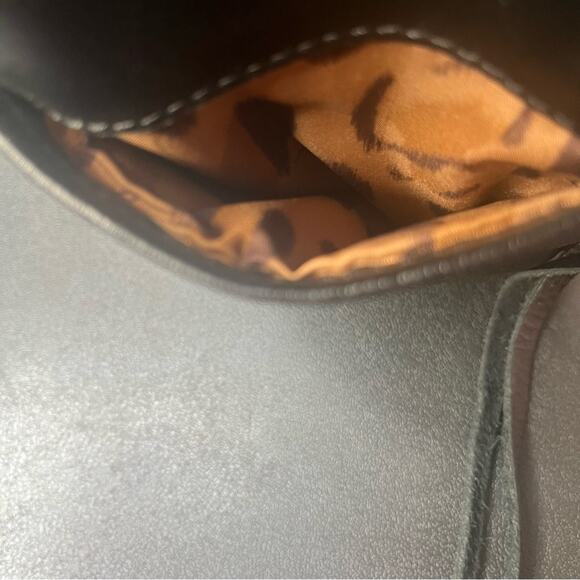 Amiee Kestenberg black leather cell phone Crossbody bag - Picture 3 of 5